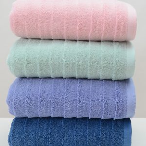 Adult skin-friendly absorbent bath towel